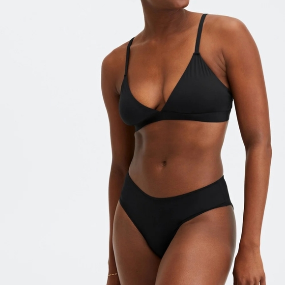 FABLETICS Black Triangle Bralette Size Small - Picture 2 of 5